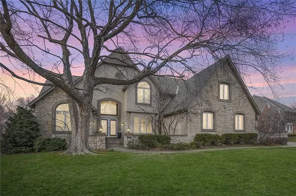 $925,000 | 6810 West 132nd Terrace, Overland Park, KS 66209