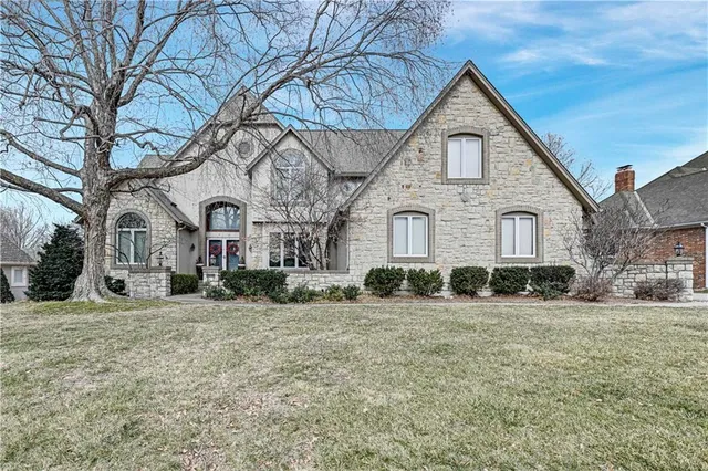 $985,000 | 6810 West 132nd Terrace, Overland Park, KS 66209