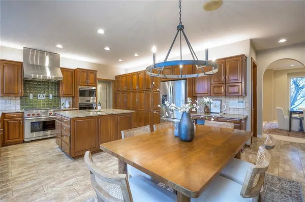 $925,000 | 6810 West 132nd Terrace, Overland Park, KS 66209
