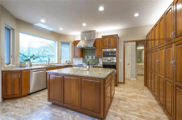 $925,000 | 6810 West 132nd Terrace, Overland Park, KS 66209