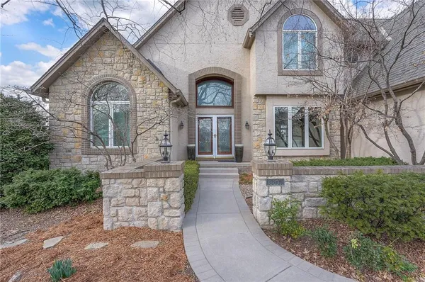 $925,000 | 6810 West 132nd Terrace, Overland Park, KS 66209
