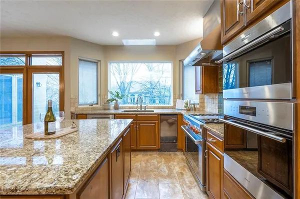 $925,000 | 6810 West 132nd Terrace, Overland Park, KS 66209