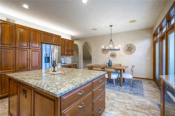 $925,000 | 6810 West 132nd Terrace, Overland Park, KS 66209