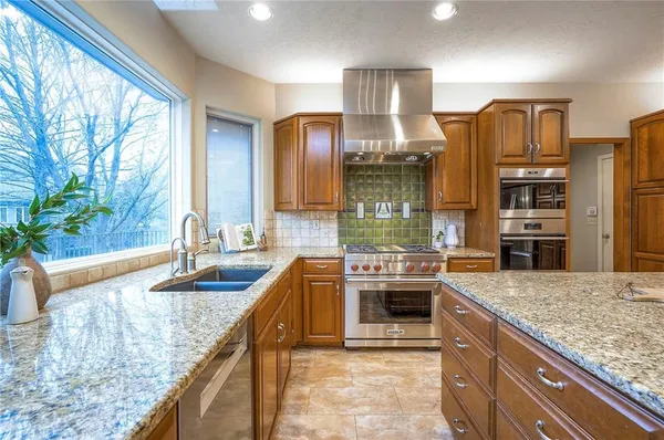 $925,000 | 6810 West 132nd Terrace, Overland Park, KS 66209