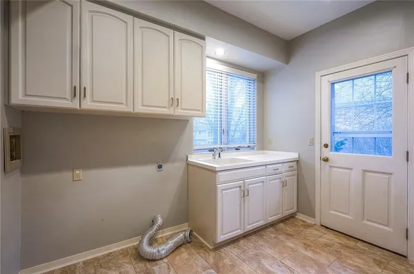 $925,000 | 6810 West 132nd Terrace, Overland Park, KS 66209