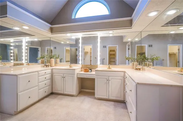 $925,000 | 6810 West 132nd Terrace, Overland Park, KS 66209