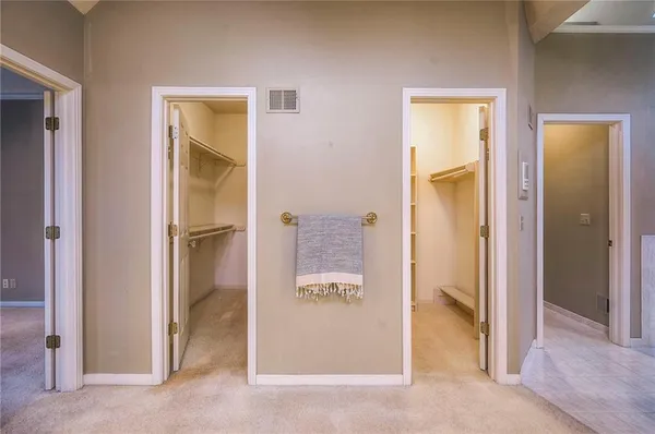 $925,000 | 6810 West 132nd Terrace, Overland Park, KS 66209