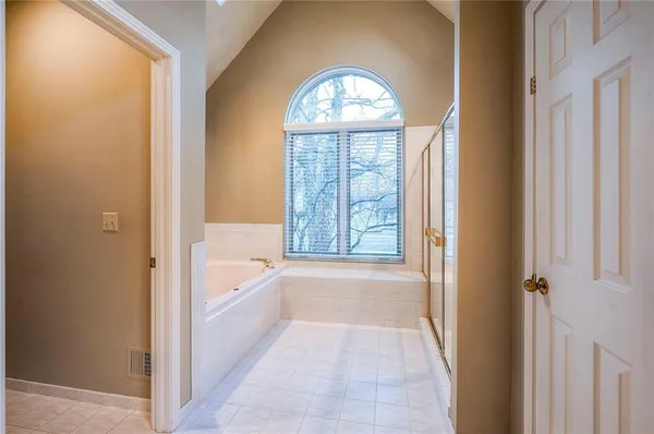 $925,000 | 6810 West 132nd Terrace, Overland Park, KS 66209
