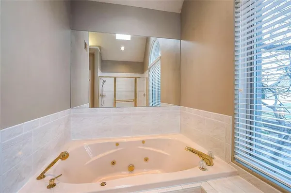 $925,000 | 6810 West 132nd Terrace, Overland Park, KS 66209