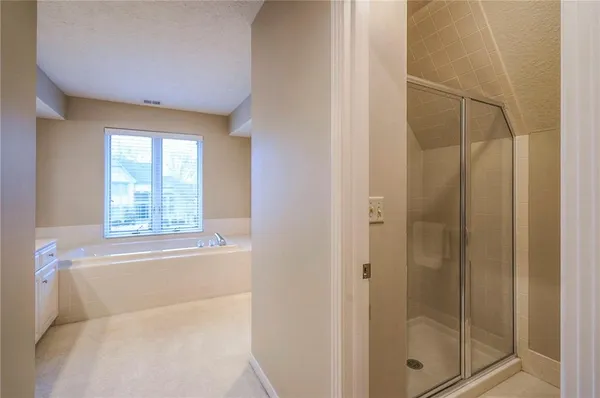 $925,000 | 6810 West 132nd Terrace, Overland Park, KS 66209