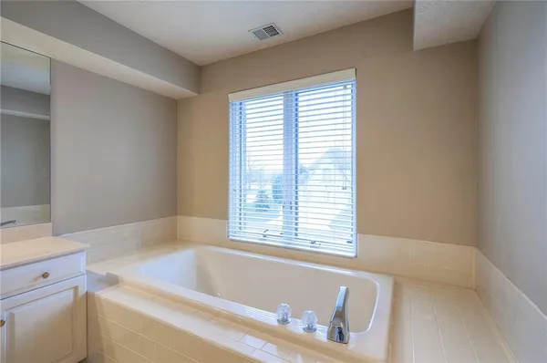 $925,000 | 6810 West 132nd Terrace, Overland Park, KS 66209