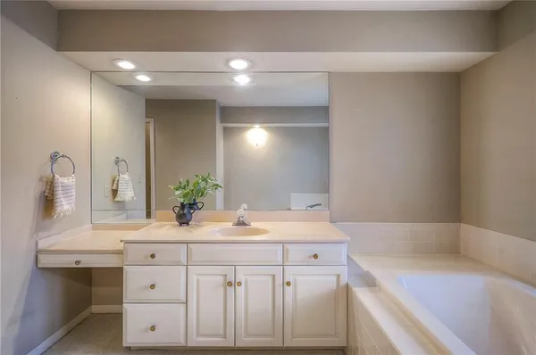 $925,000 | 6810 West 132nd Terrace, Overland Park, KS 66209