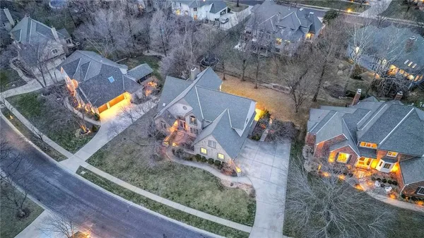 $925,000 | 6810 West 132nd Terrace, Overland Park, KS 66209