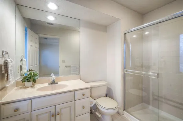 $925,000 | 6810 West 132nd Terrace, Overland Park, KS 66209