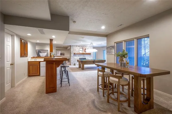 $925,000 | 6810 West 132nd Terrace, Overland Park, KS 66209