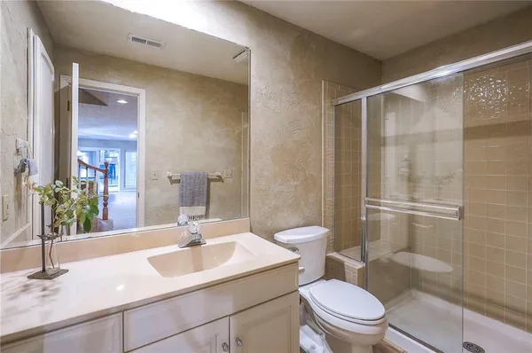 $925,000 | 6810 West 132nd Terrace, Overland Park, KS 66209