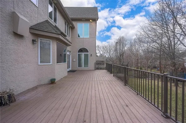 $925,000 | 6810 West 132nd Terrace, Overland Park, KS 66209