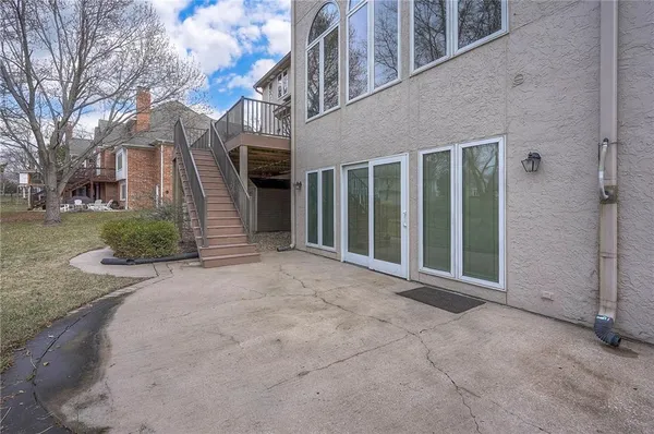 $925,000 | 6810 West 132nd Terrace, Overland Park, KS 66209