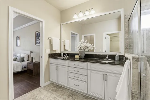 a en suite bathroom with double sink and a mirror