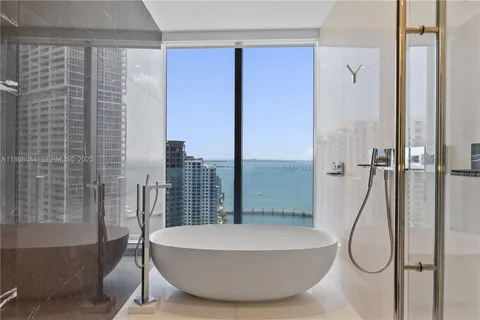 $6,330,000 | 300 Biscayne Blvd Way, Unit 3104, Miami, FL 33131