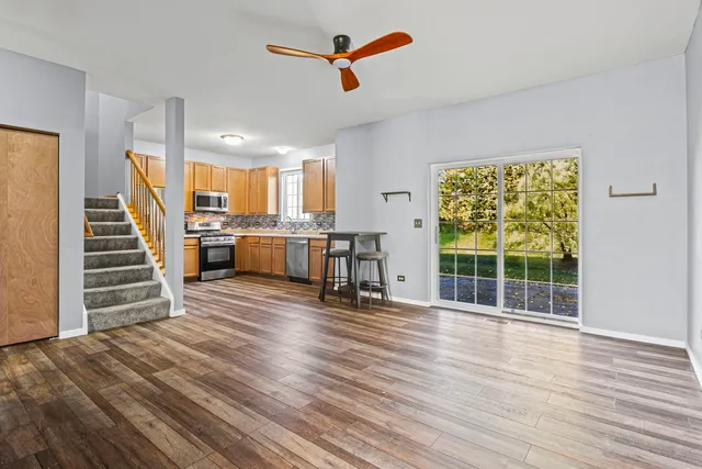 $2,100 | 1119 Clover Drive, Minooka, IL 60447