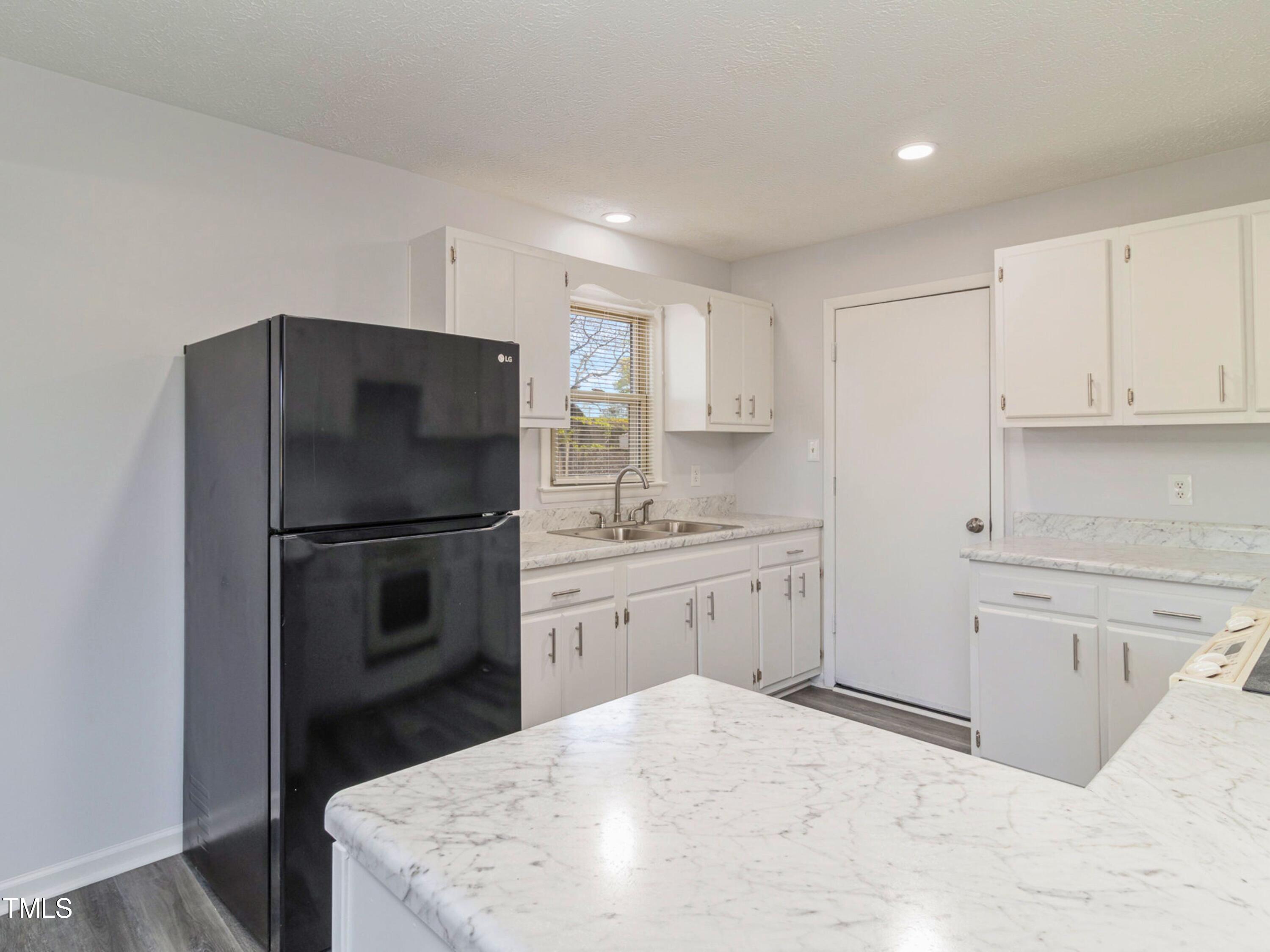 Kitchen cleaned up 3