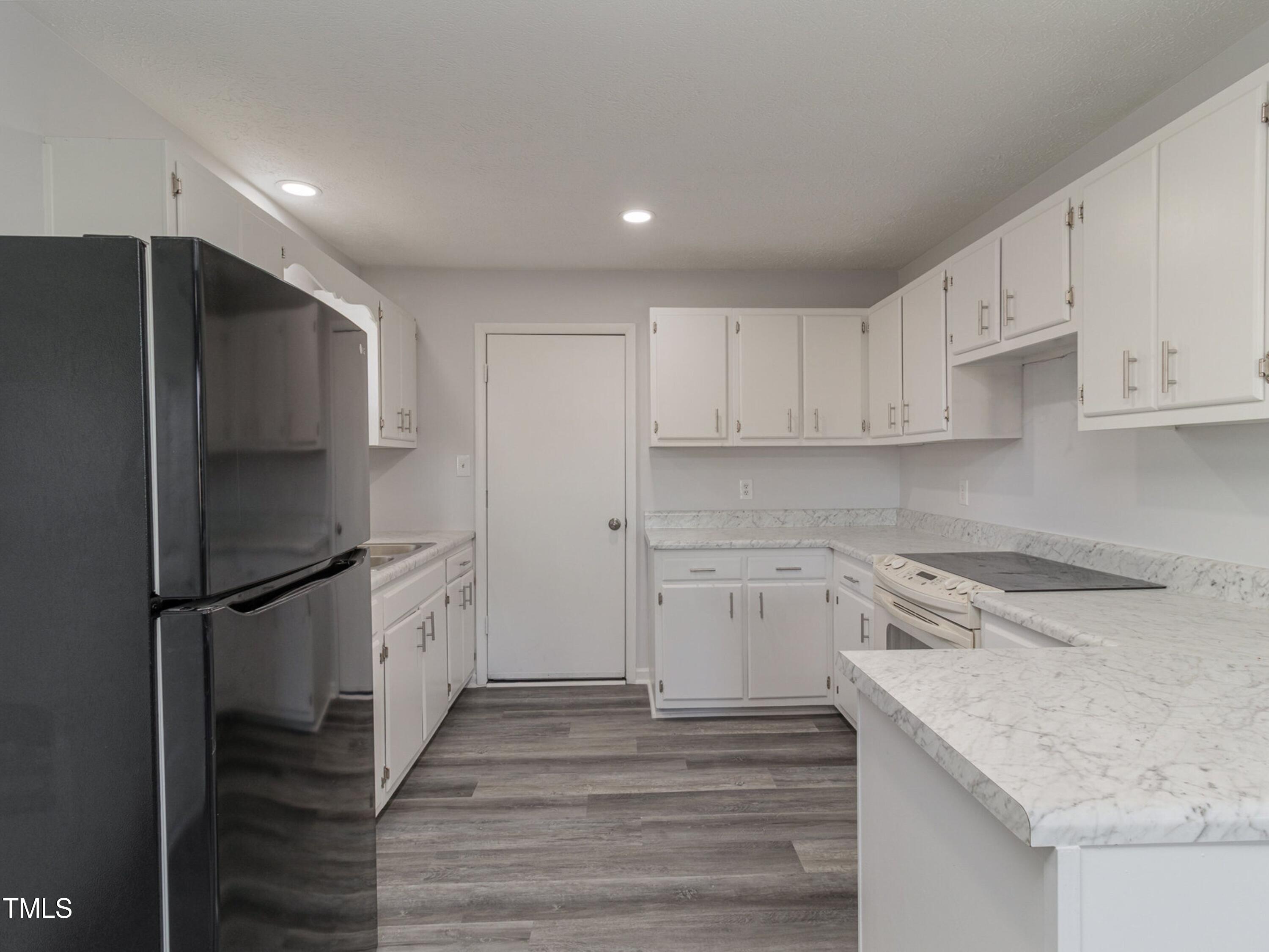 Kitchen cleaned up 2