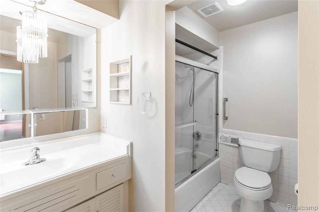 4041 West Maple Road, Unit 104 Bloomfield Hills, MI 48301 - Photo 18 of 25