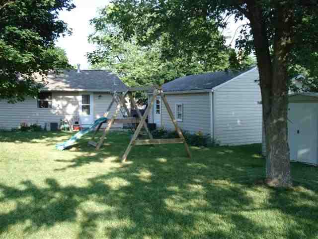 109 Briargate Road Washington, IL 61571 - Photo 3 of 8 Gallery Image 3
