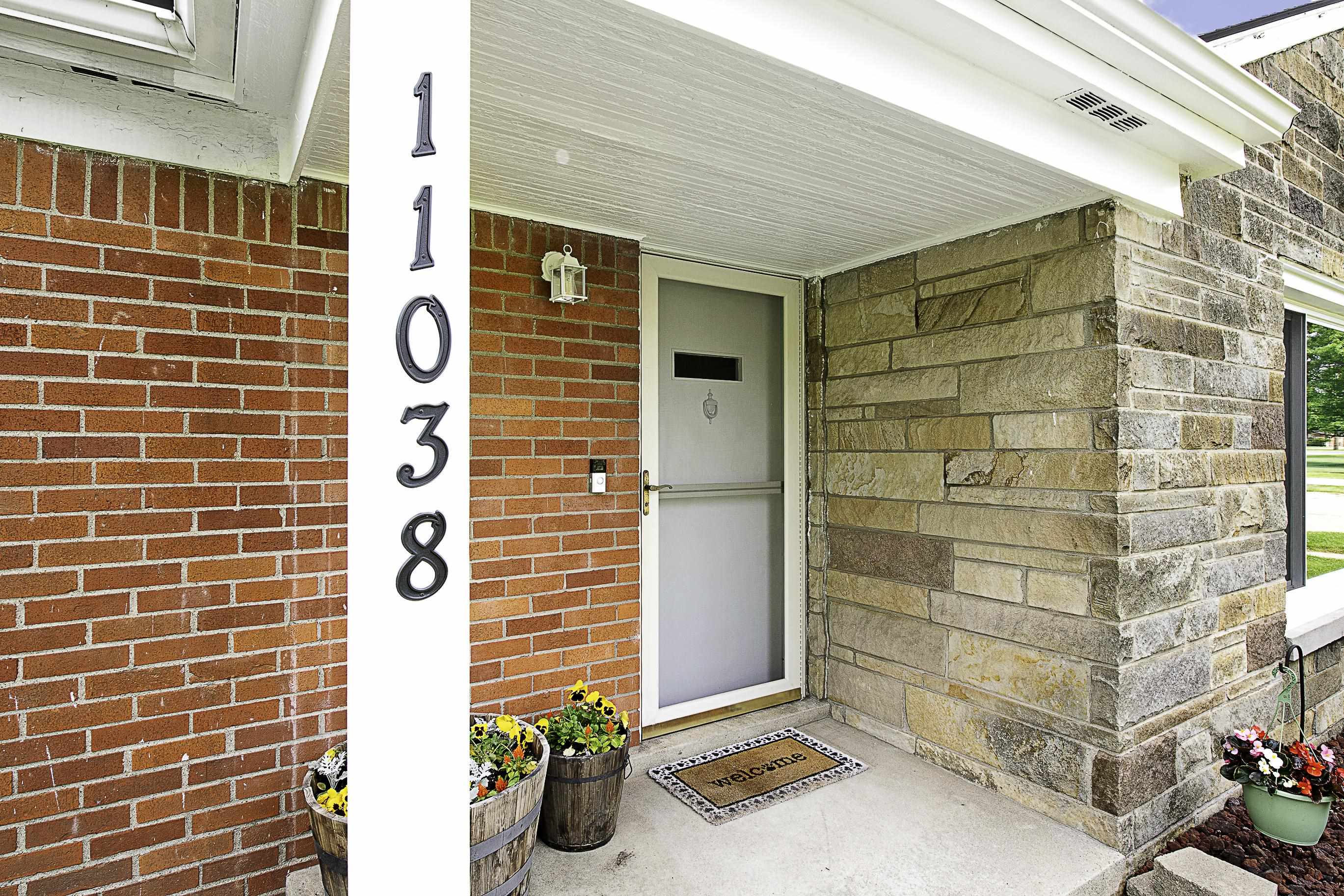 11038 Clinton River Road Sterling Heights, MI 48314 - Photo 5 of 46 50110219-4.JPG