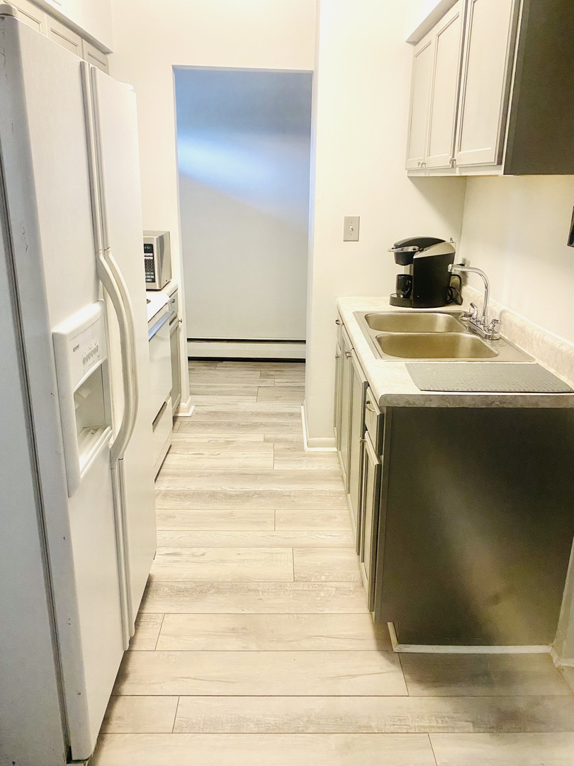 605 North Wolf Road, Unit B9 Hillside, IL 60162 - Photo 4 of 8