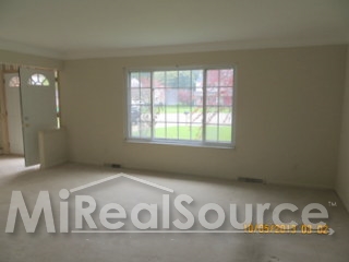 35398 Bobcean Road Clinton Township, MI 48035 - Photo 12 of 15 31170400-11.JPG