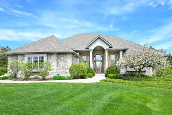 $1,050,000 | N52W21298 Golfview Court, Menomonee Falls, WI 53051