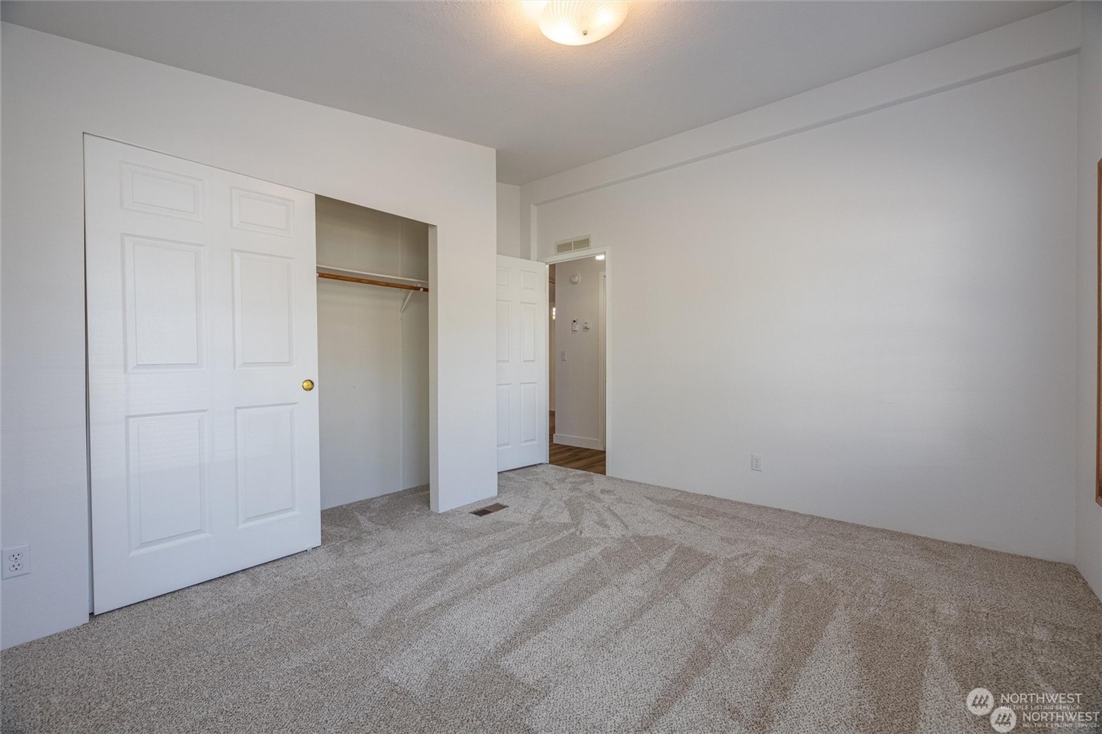 8370 Harborview Road, Unit 18 Blaine, WA 98230 - Photo 15 of 25 Gallery Image 15