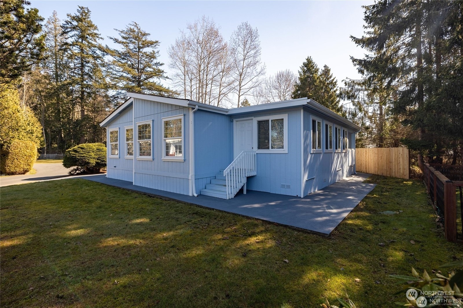 8370 Harborview Road, Unit 18 Blaine, WA 98230 - Photo 4 of 25 Gallery Image 4