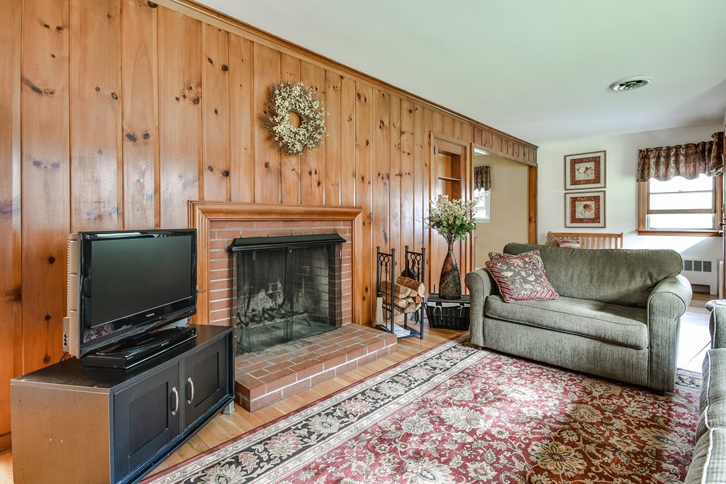 25 Stevens Road Framingham, MA 01702 - Photo 5 of 26 Gallery Image 5
