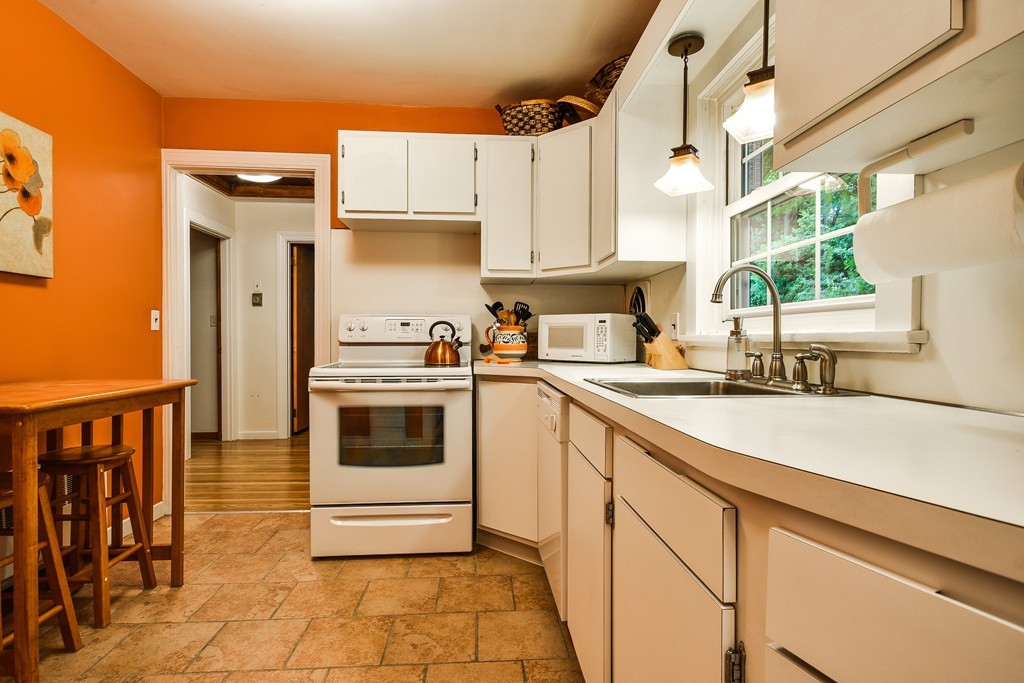 25 Stevens Road Framingham, MA 01702 - Photo 9 of 26 Gallery Image 9