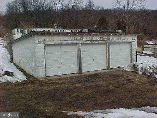 925 South Ridge Road Denver, PA 17517 - Photo 5 of 9 a view of a garage