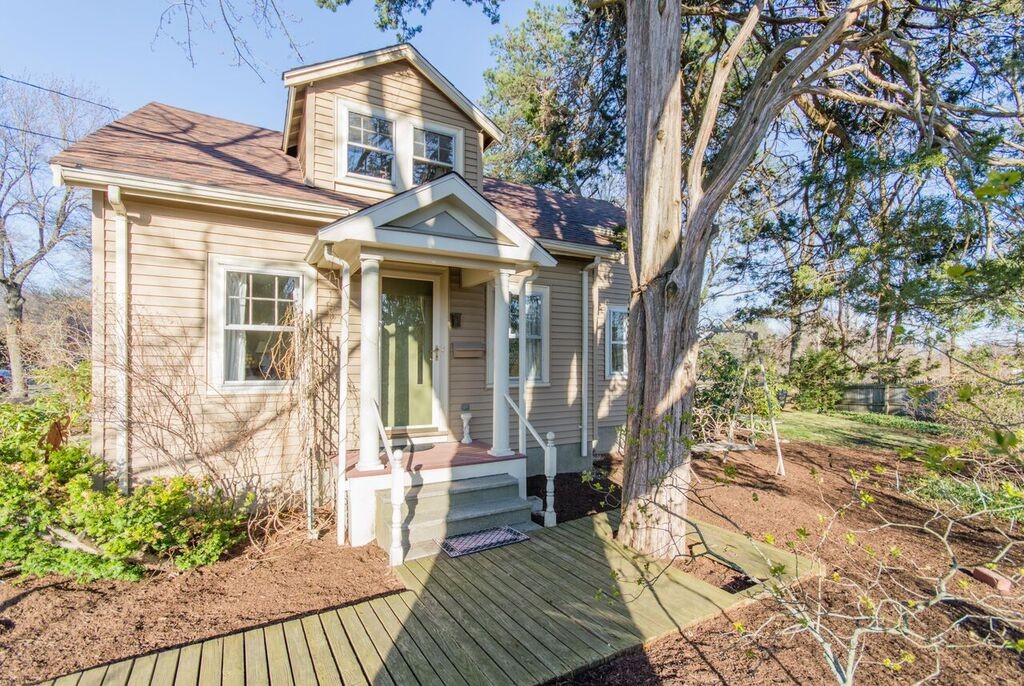 17 Parkland Road Needham, MA 02494 - Photo 1 of 14 Gallery Image 1