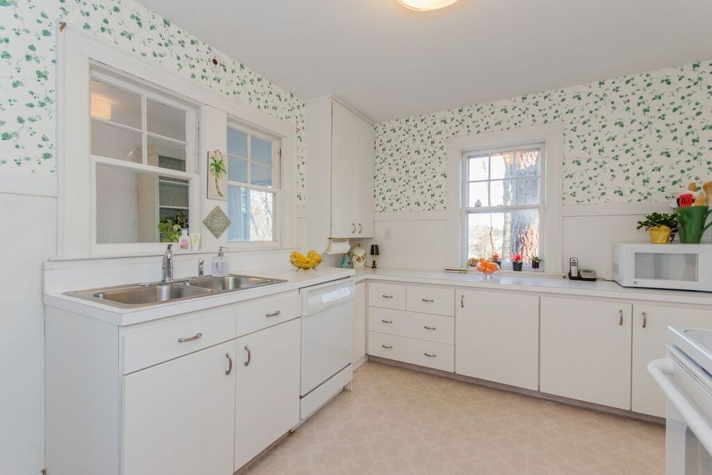 17 Parkland Road Needham, MA 02494 - Photo 5 of 14 Gallery Image 5