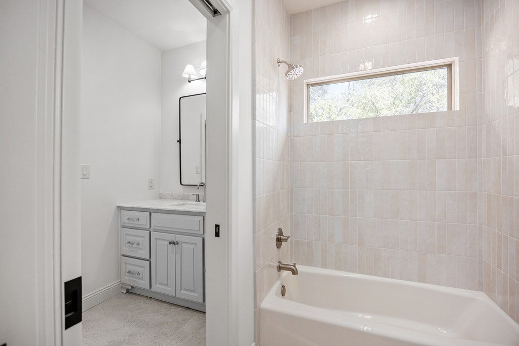 3613 Ranch View Court Kerrville, TX 78028 - Photo 29 of 41 a bathroom with a bathtub and a sink