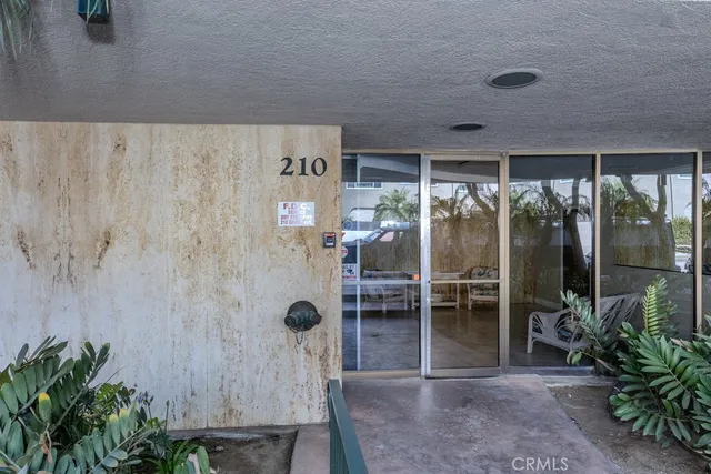 $739,000 | 210 Grand Avenue, Unit 201, Long Beach, CA 90803