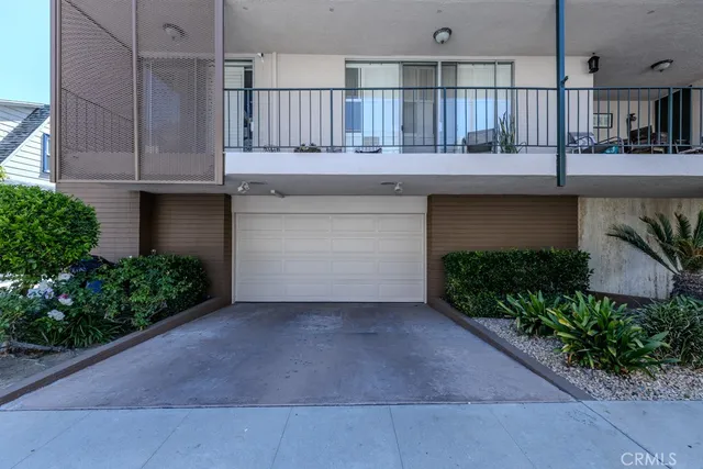 $739,000 | 210 Grand Avenue, Unit 201, Long Beach, CA 90803