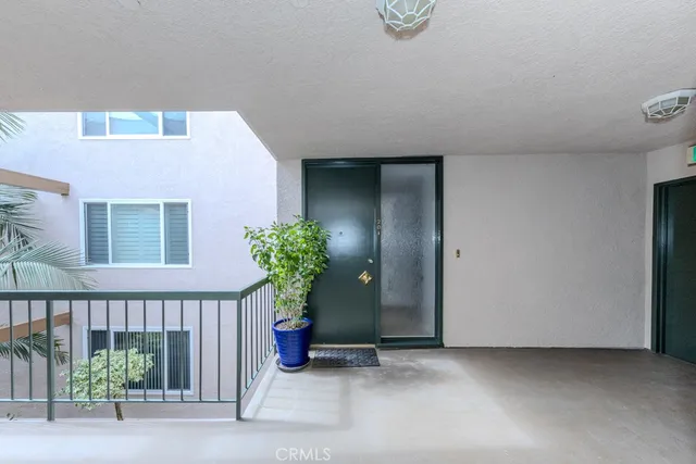 $739,000 | 210 Grand Avenue, Unit 201, Long Beach, CA 90803