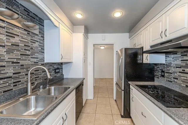 $739,000 | 210 Grand Avenue, Unit 201, Long Beach, CA 90803