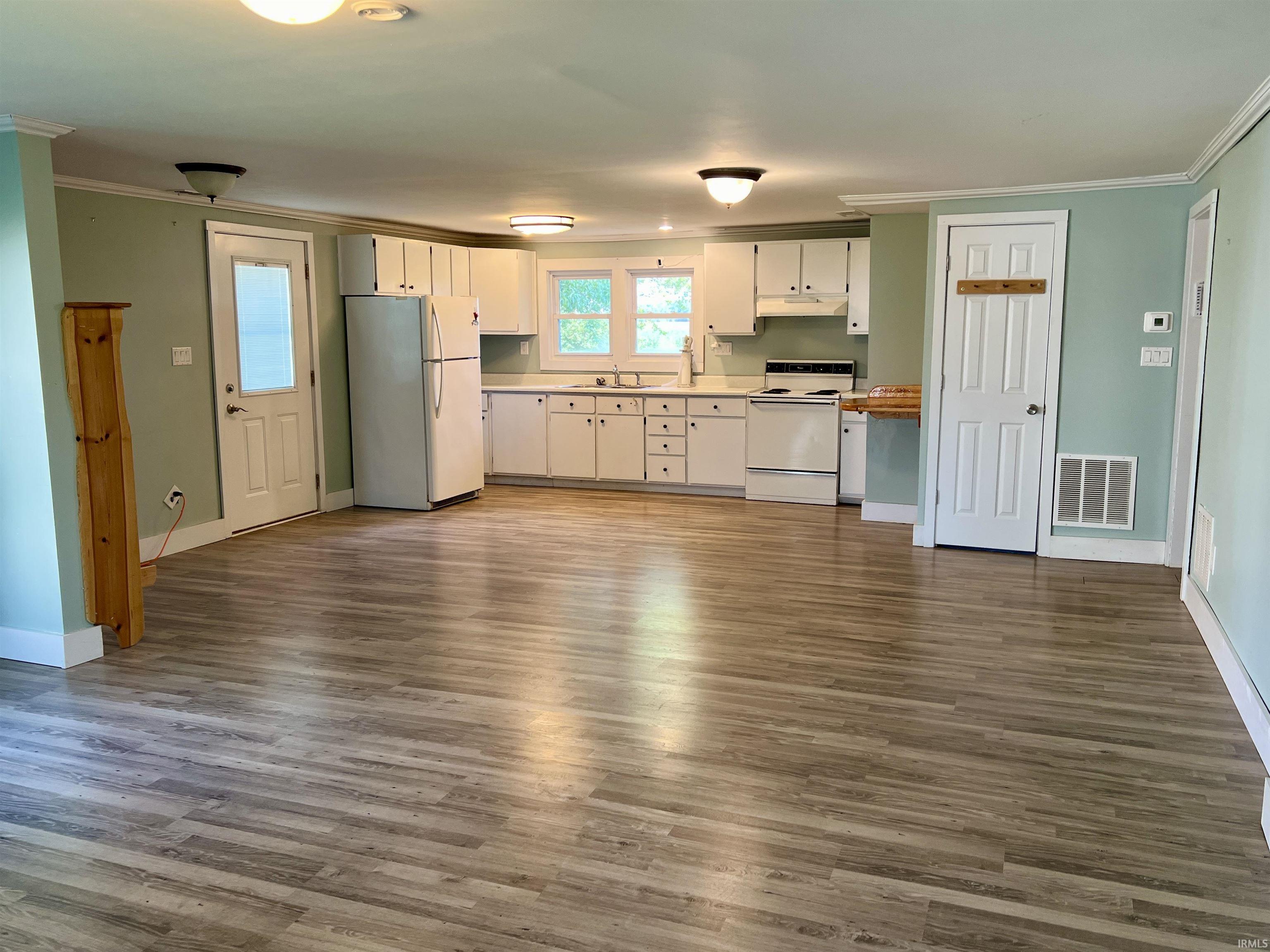 2712 Barrett Road Rochester, IN 46975 - Photo 4 of 21