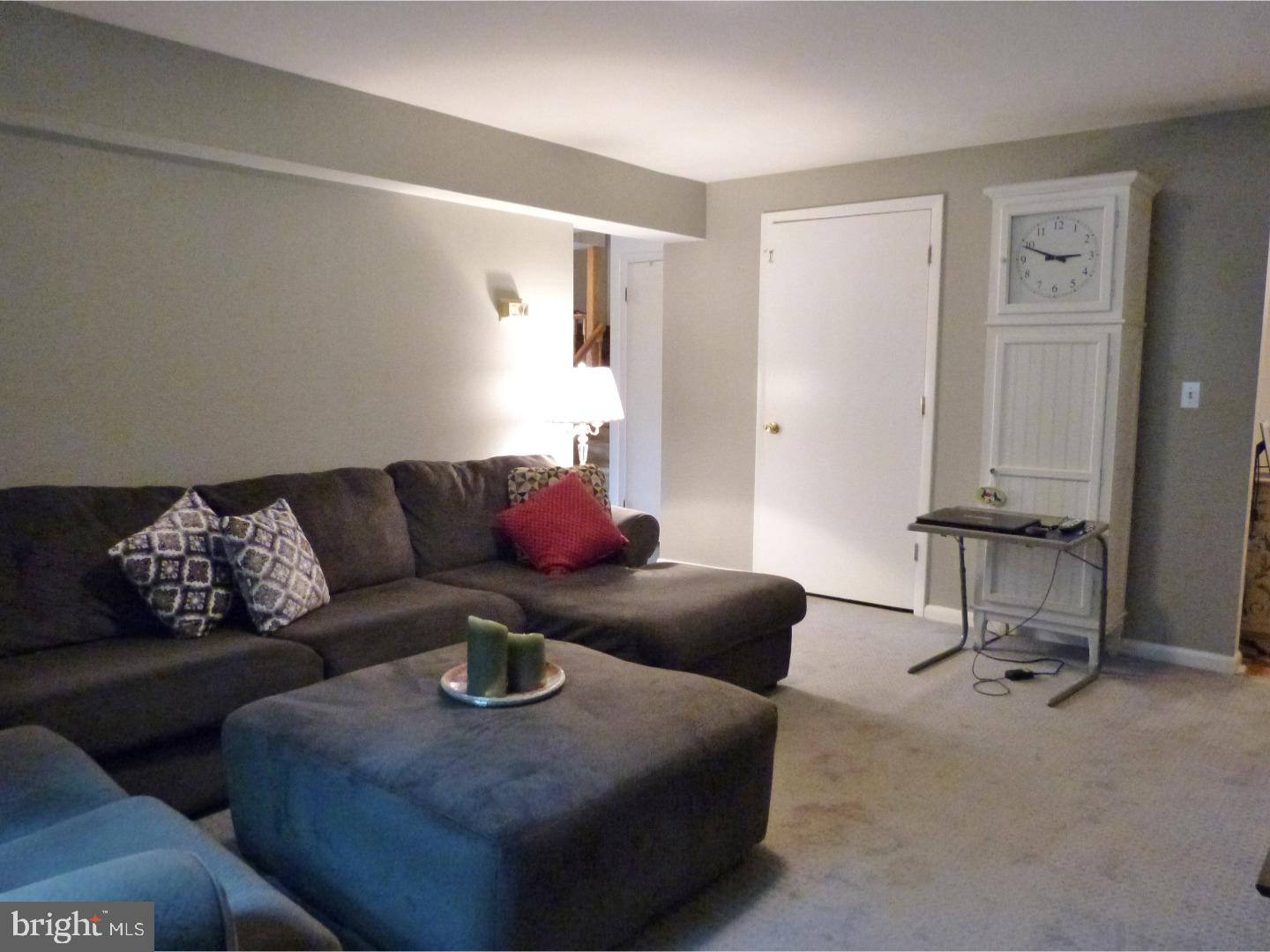 13 Greentree Road Trenton, NJ 08619 - Photo 15 of 25 Family Room
