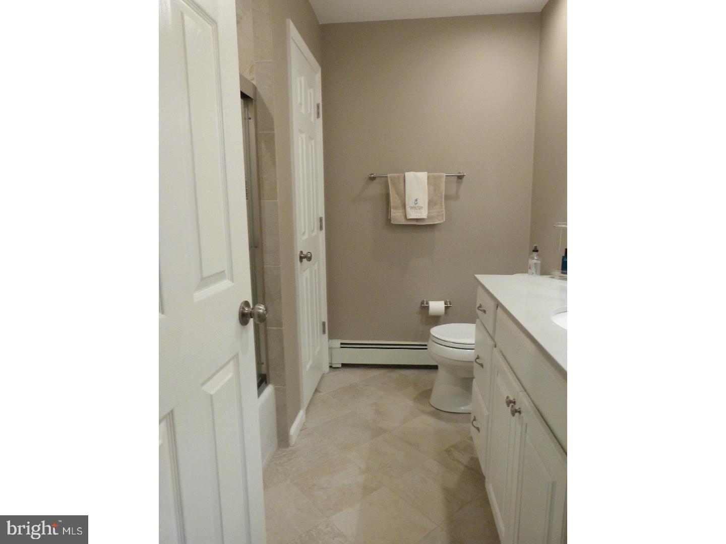 13 Greentree Road Trenton, NJ 08619 - Photo 16 of 25 Bathroom