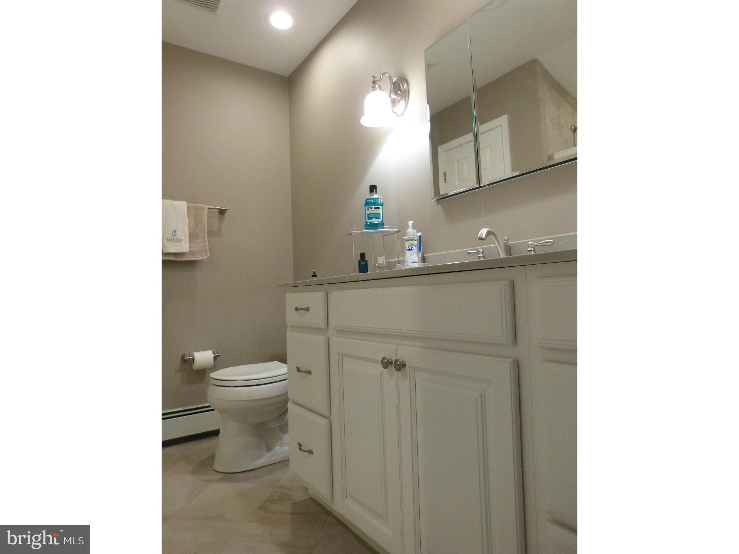 13 Greentree Road Trenton, NJ 08619 - Photo 17 of 25 Bathroom