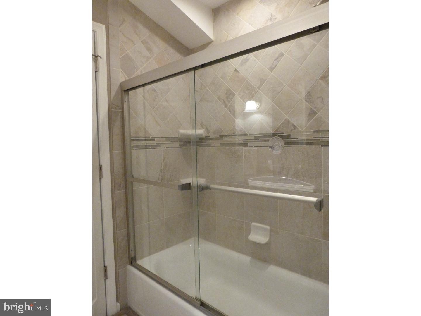 13 Greentree Road Trenton, NJ 08619 - Photo 18 of 25 Bathroom